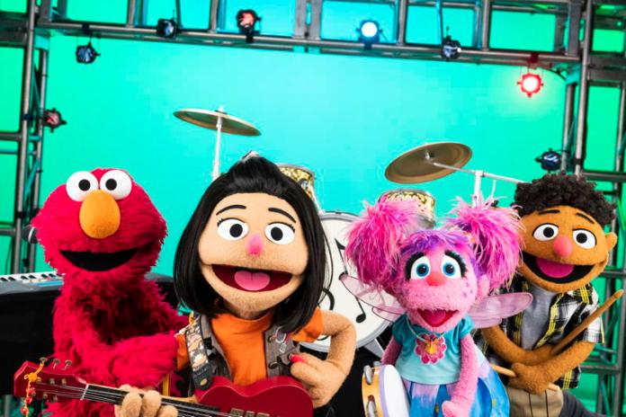 Best Friend Band 1 - See Us Coming Together (c) Sesame Workshop.jpg